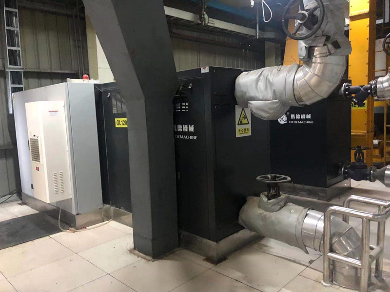 電加熱導熱油鍋爐具有低壓、高溫的特性,是一種新型環保工業爐。